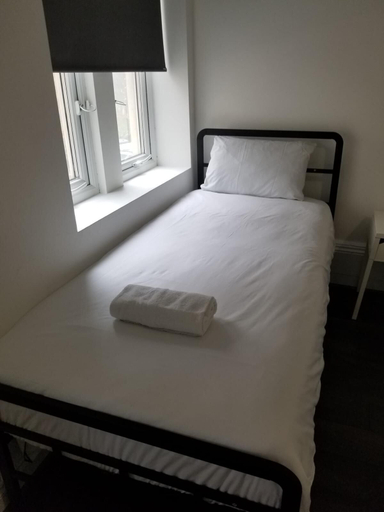 Bedroom 2, 30 Beckenham Studios, London
