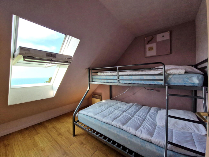 Bedroom 2, House on Emerald Coast near GR34 Trail, Côtes-d'Armor