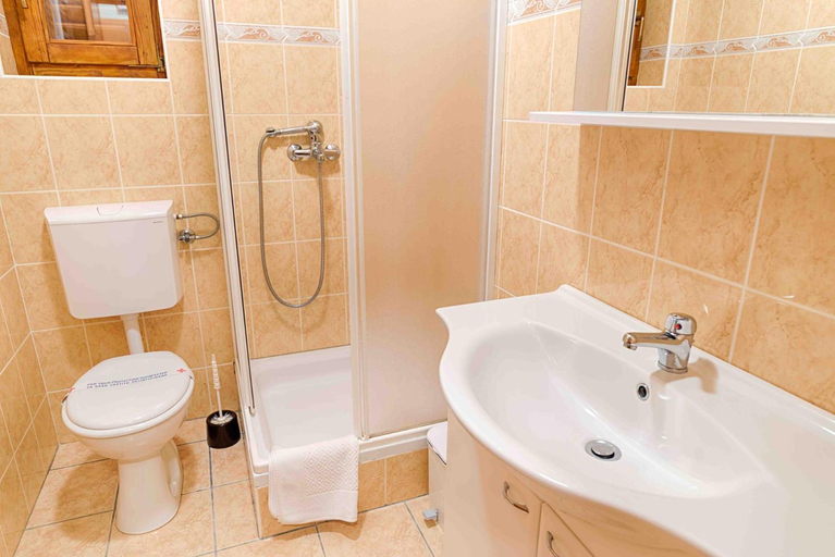 Bathroom 2, Arka, Novalja