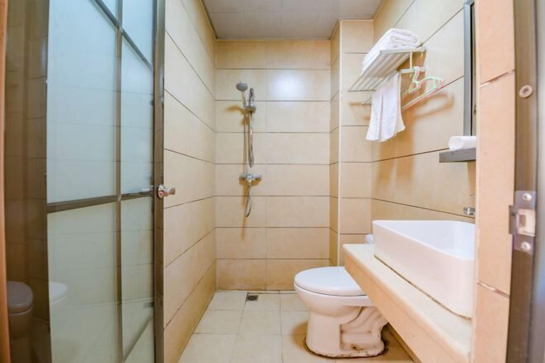 Bathroom 4, Xinyang Lingyun Hotel Chain, Xinyang