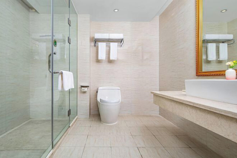 Bathroom 3, Vianna Hotel, Kunming