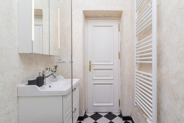 Bathroom 2, Cashmere Apt 3BR for 8 - Balcony - Kazimierz, Kraków City