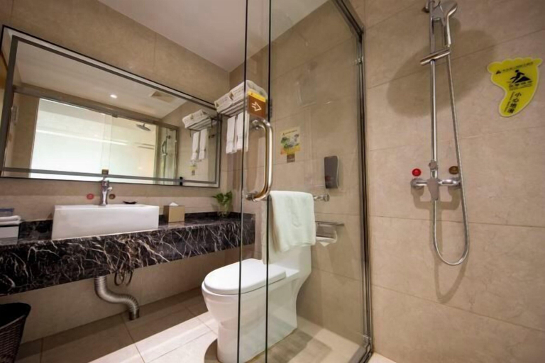 Bathroom, Lingyun Zhuangzhi Lingyun International Hotel, Baise