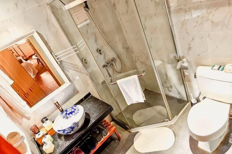 Bathroom 3, Baoxingtian Sister Inn, Ya'an