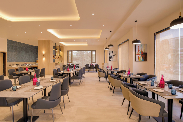 Dining 3, Keys Select by Lemon Tree Hotels Vadodara, Vadodara