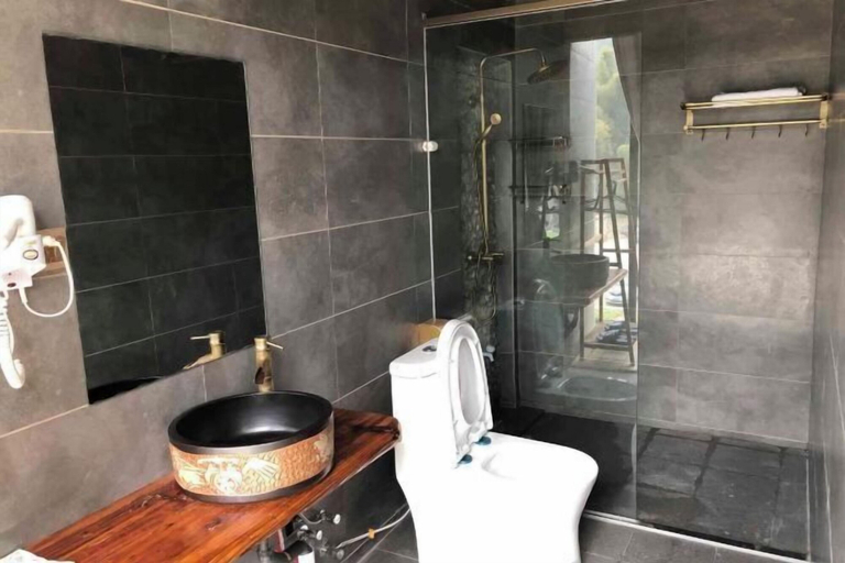 Bathroom 3, Laozheng Homestay, Guilin