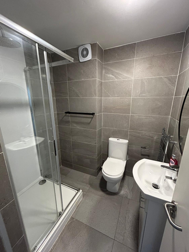 Bathroom 2, Abbey Apartments, Dublin