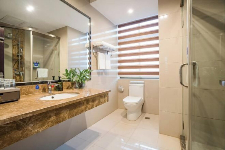 Bathroom 5, Jinggu Yingjiang International Hotel, Pu'er