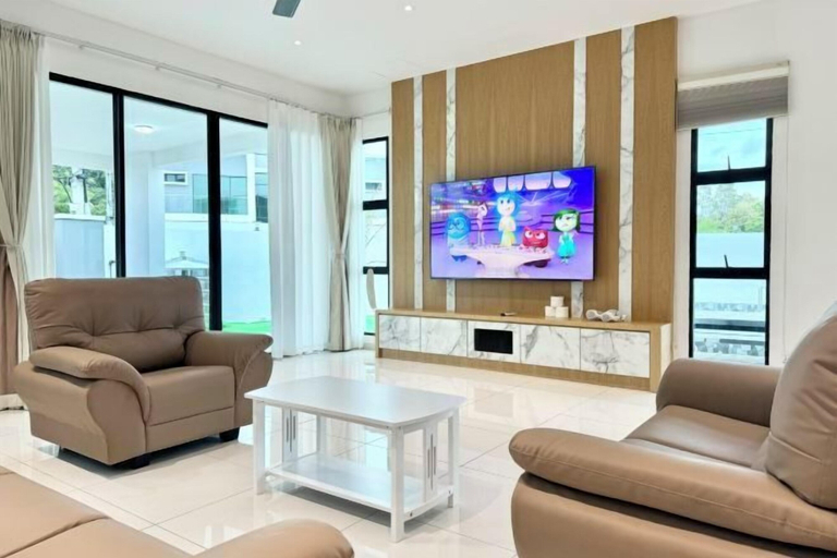 Room 5, Luxury 5BR Home w/ Private Pool, 18Pax, Netflix, Langkawi