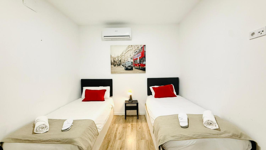 Bedroom 3, Universidad by Oshun Apartments, Madrid