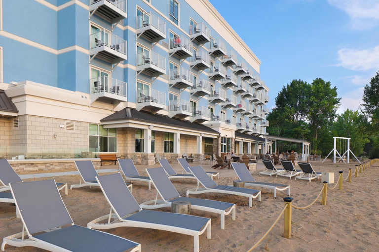 Exterior & Views 2, Hampton Inn & Suites Manistee Waterfront, Lake Michigan