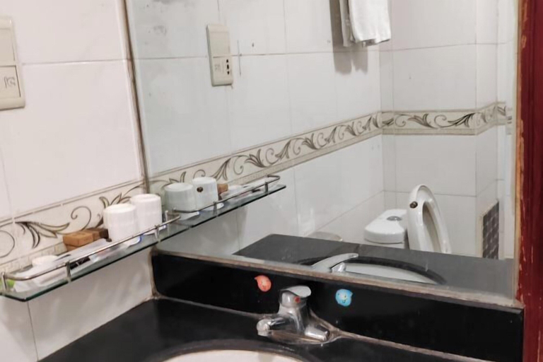 Bathroom 3, Xinjingtai Hotel Xing'an, Guilin