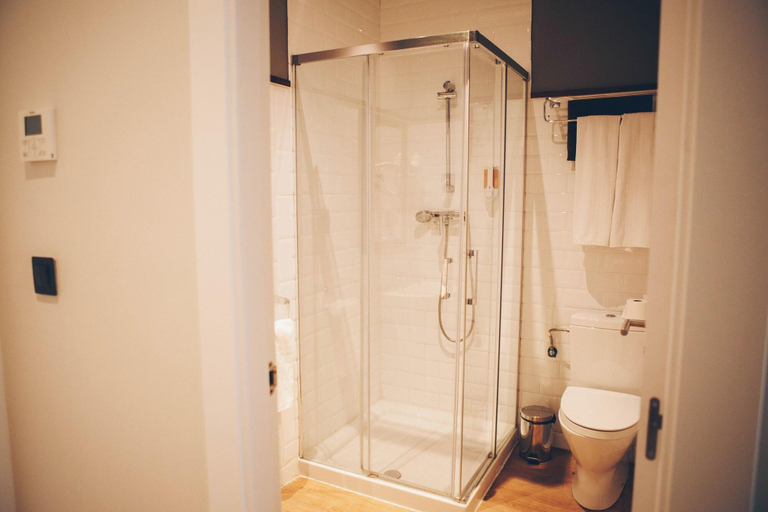 Bathroom 4, Alcazaba Premium Hostel, Málaga