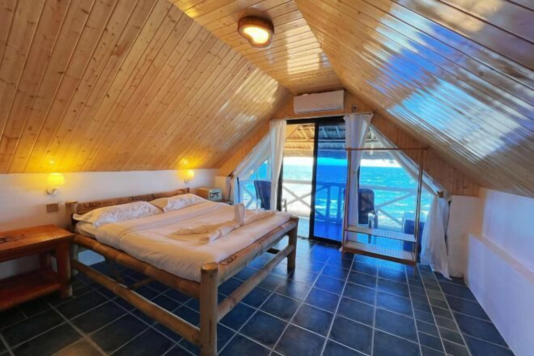 Room 5, AoJing Diving Resort, Dauin