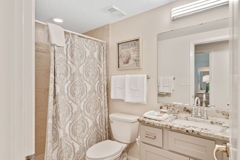 Room 3, Silver Beach 302 Beachfront 3rd Floor Pool, Baldwin