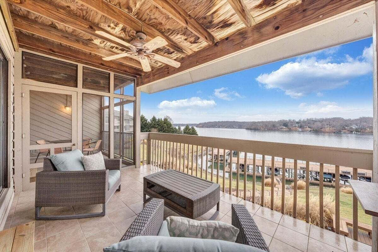 Terrace/patio 2, Lake Vibes - Pet Friendly Lakefront Condo!, Franklin