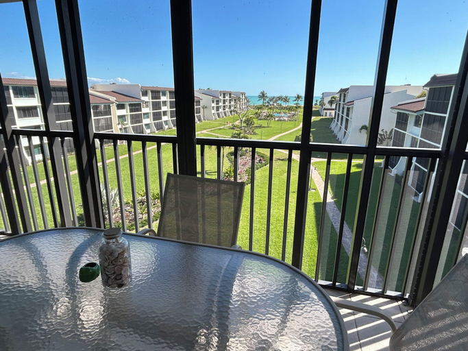 Room 2, Gulf Water Views Loggerhead 354 Sanibel, Lee