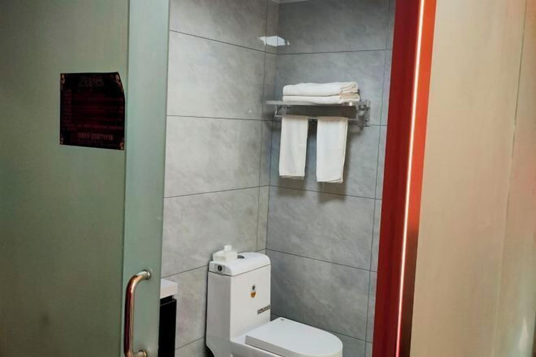 Bathroom 3, Daozhen Brother Business Express Hotel, Zunyi