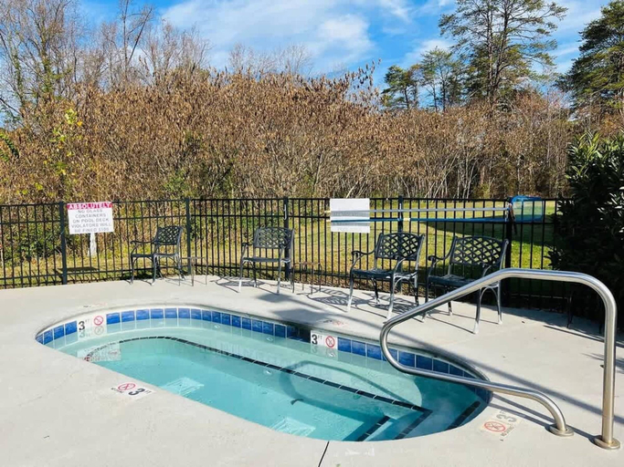 Room 2, Mountain View Condo by Beyond Expectations, Sevier