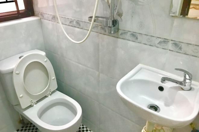 Bathroom 3, Wing Lee Guest House, Kowloon