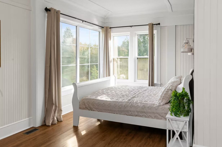 Bedroom 3, Woodside Farm Country Inn, Capital