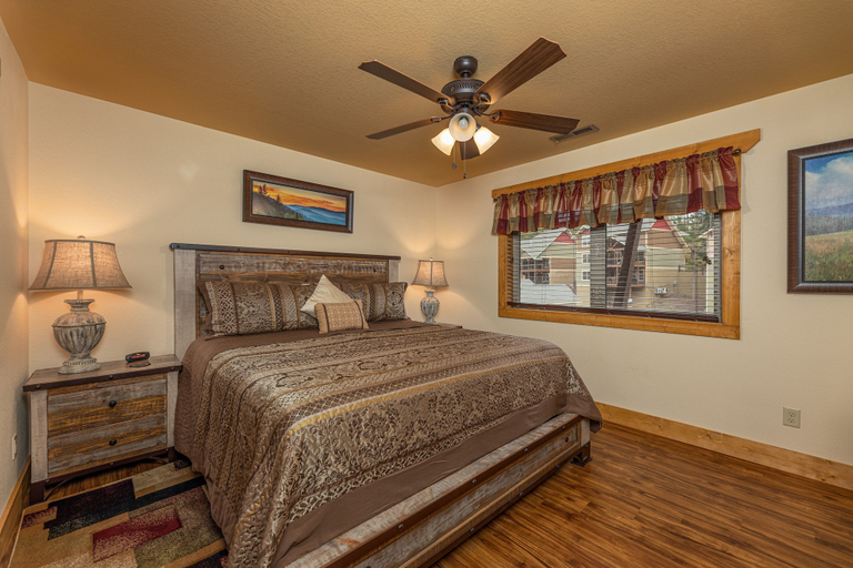 Bedroom 2, Moonshine Manor, Sevier