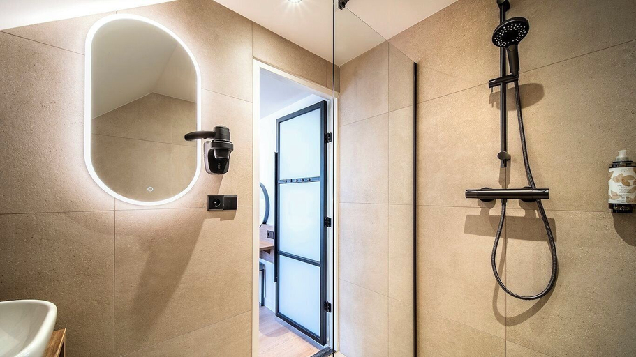 Bathroom 4, Hotel Nes Amsterdam, Amsterdam