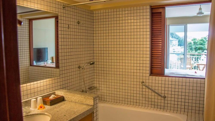 Bathroom 5, Palau Royal Resort