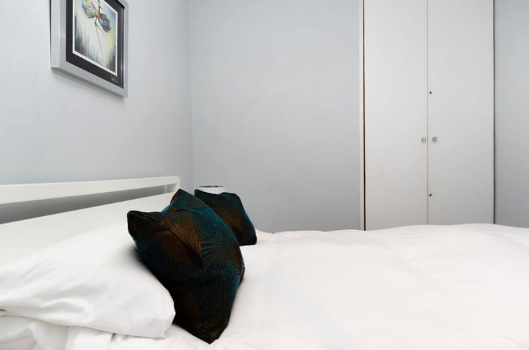 Room 5, Charming Ground Floor Flat in Twickenham, London