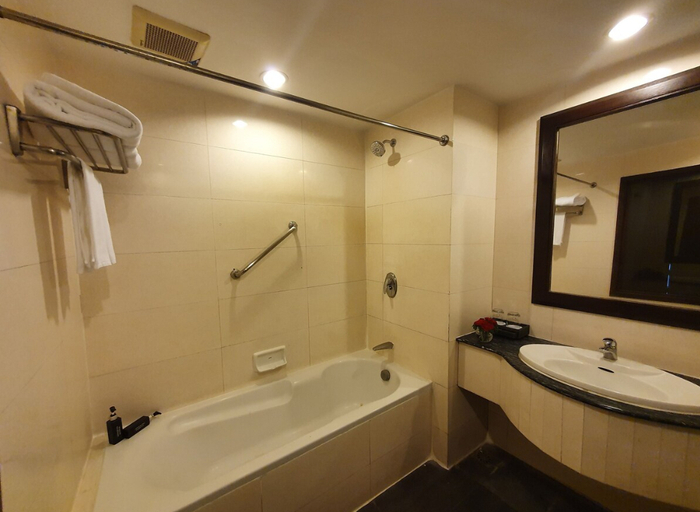 Bathroom 5, Sunday Chateau En Ville - Pattaya, Pattaya
