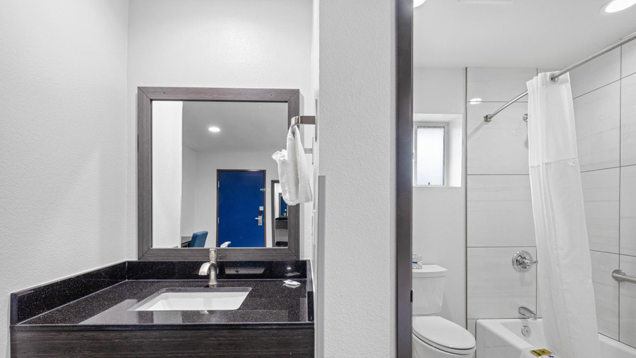 Bathroom 3, Motel 6 Oceanside, CA – Marina / Camp Pendleton, San Diego