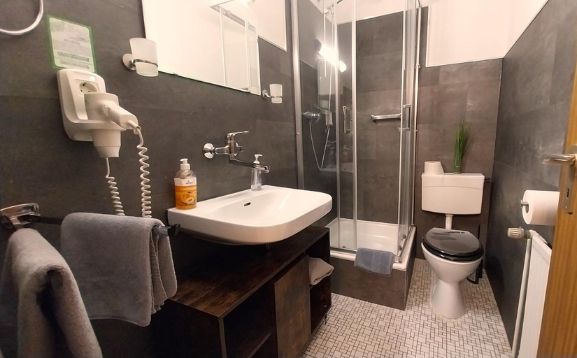 Bathroom 2, Landgasthof Hotel Zur Waage, Aurich