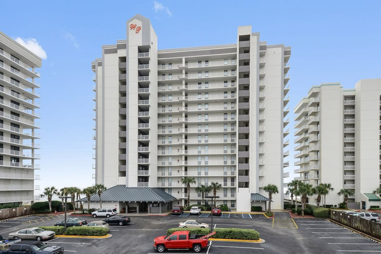 Room 5, Windward Pointe 305 3rd Floor Beachfront Pool, Baldwin