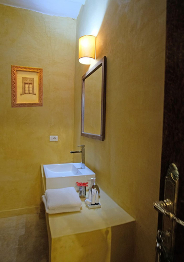 Bathroom 5, Pongwe Bay Resort, Kati