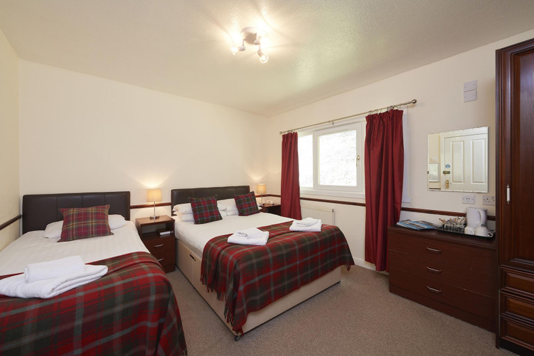 Bedroom 2, Loch Ness Clansman Hotel, Highland
