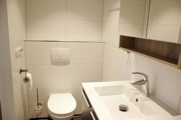 Bathroom 2, Central-Day Inn, Enschede