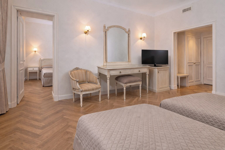 Bedroom 3, Grand Hotel Moderne, Hautes-Pyrénées