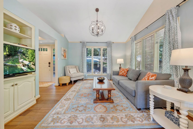 Living area 3, Lake Pleasant - Lakefront, Private Dock, Game Room, Bedford