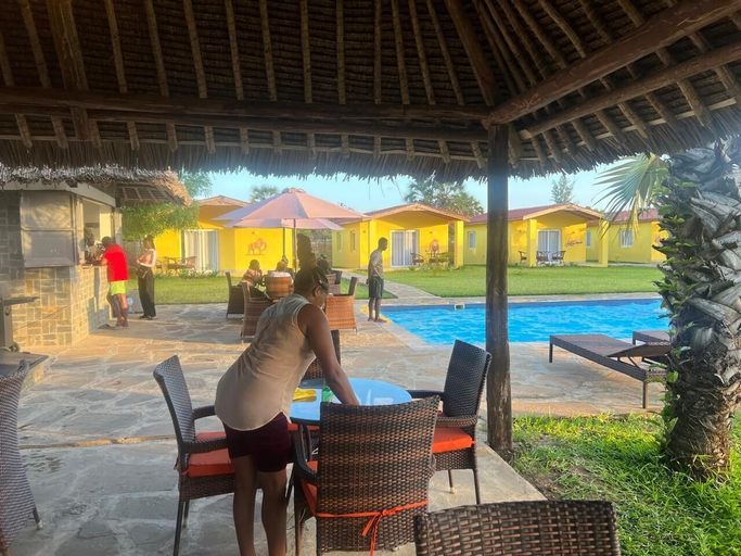 Outdoor dining, Coral Villa, Msambweni