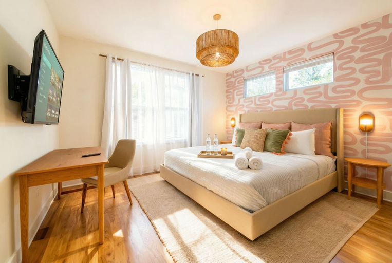 Room 5, Luxury Retreat Double Rooftop Deck Game Room, Davidson