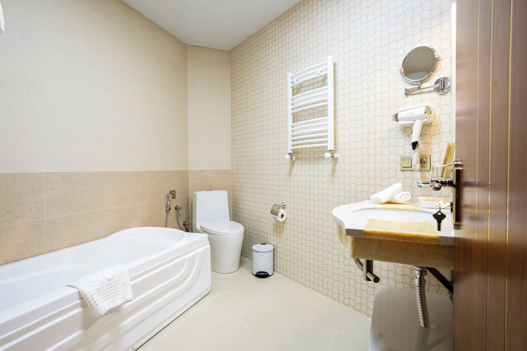 Bathroom 5, Panorama Lisi Grand Hotel, Tbilisi