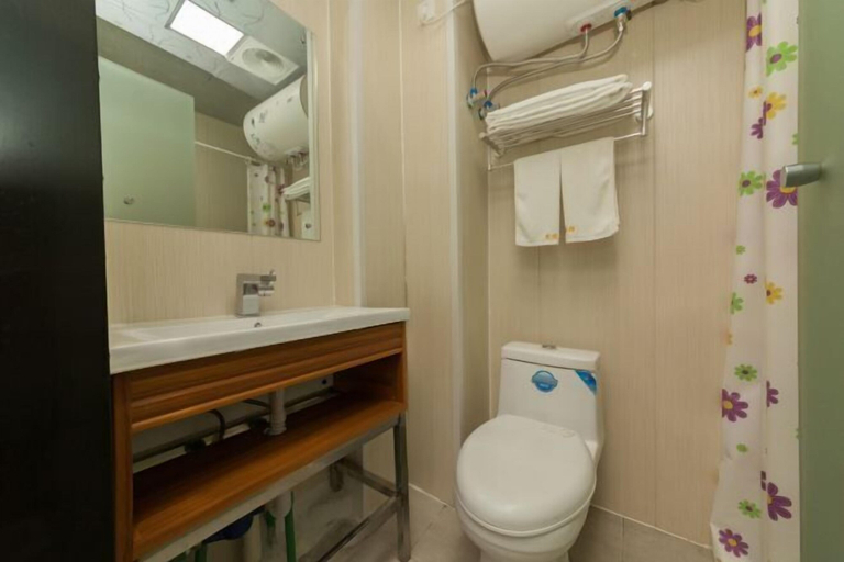 Bathroom 3, Xinyue Hostel, Shanghai
