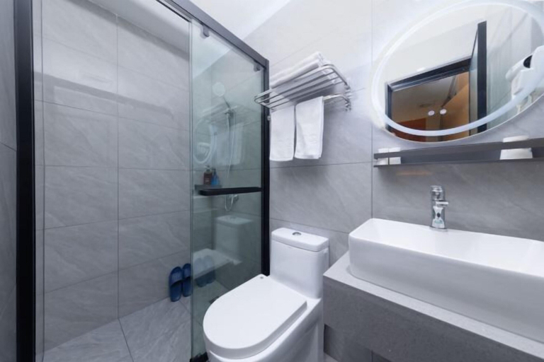 Bathroom 4, Shanghai Comet Hotel, Shanghai