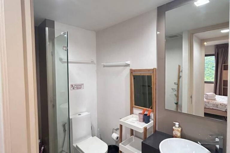 Bathroom 5, unixx Seaview Resort, Pattaya