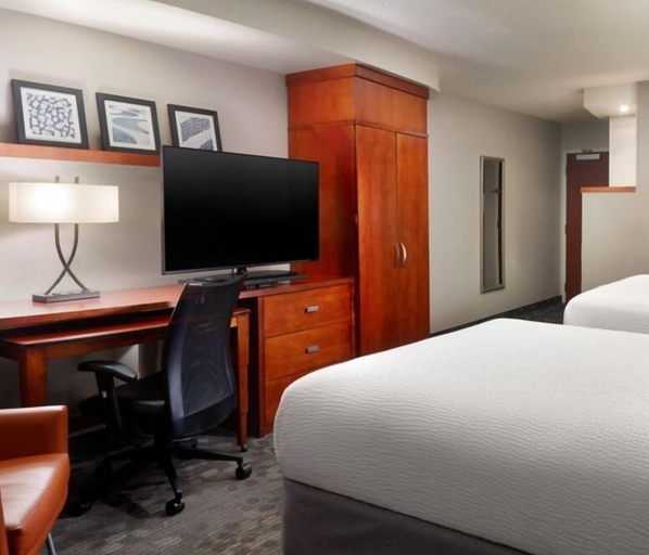 Bedroom 3, Courtyard by Marriott Birmingham Downtown at UAB, Jefferson