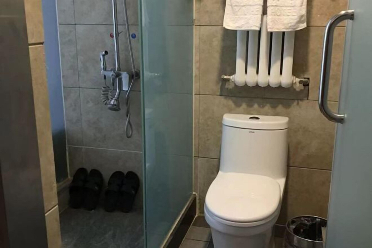 Bathroom, Yinhe Hotel, Xilin Gol