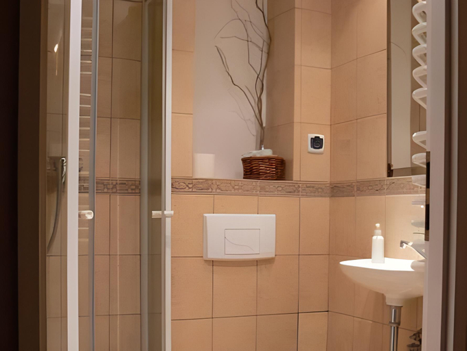 Bathroom, Pod Gadajacym Kotem, Kłodzko