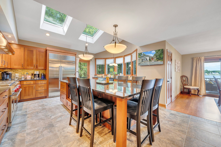 Private kitchen 4, Private Lakefront Oasis - 5 Bedroom, Private Dock, & Firepit, Bedford