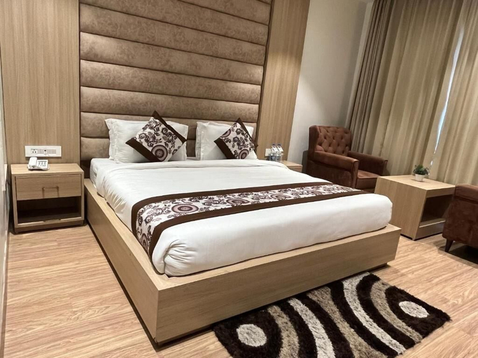 Room 4, Hotel RRV with Free Parking, Amritsar