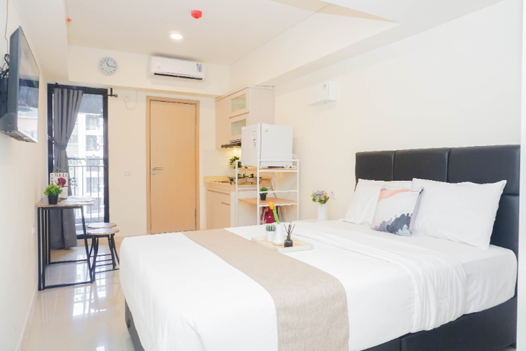 Bedroom 4, Comfy and Nice Studio Space at Apartment Meikarta District 1 By Travelio, Cikarang